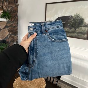 SOLD ‼️Abercrombie & Fitch |The '90s Slim Straight
Uhra High Rise